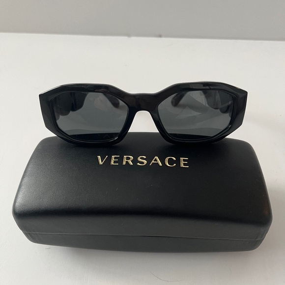 Versace VE4361 53mm sunglasses - Picture 1 of 3